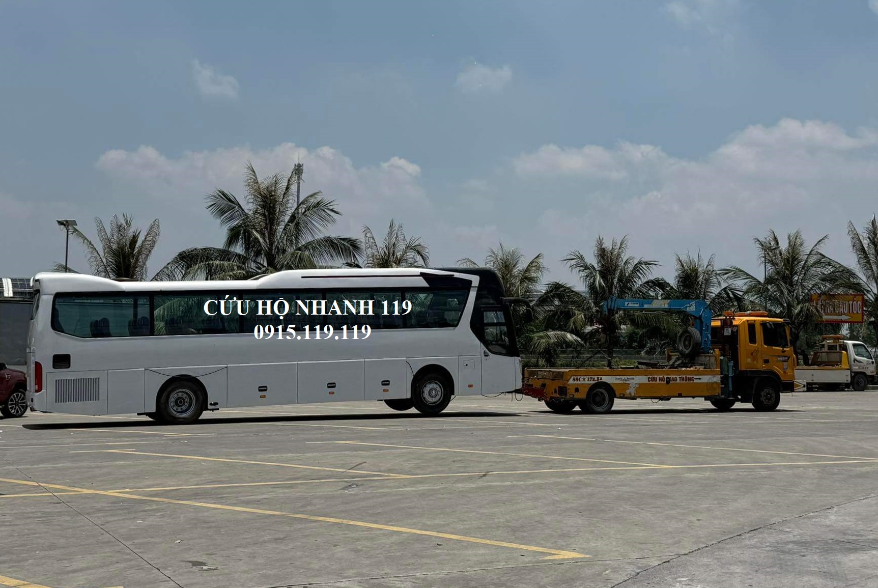 Cuu ho xe khach Ha Noi