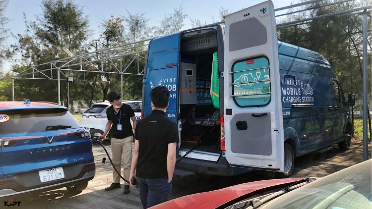 Tổng đài cứu hộ Vinfast