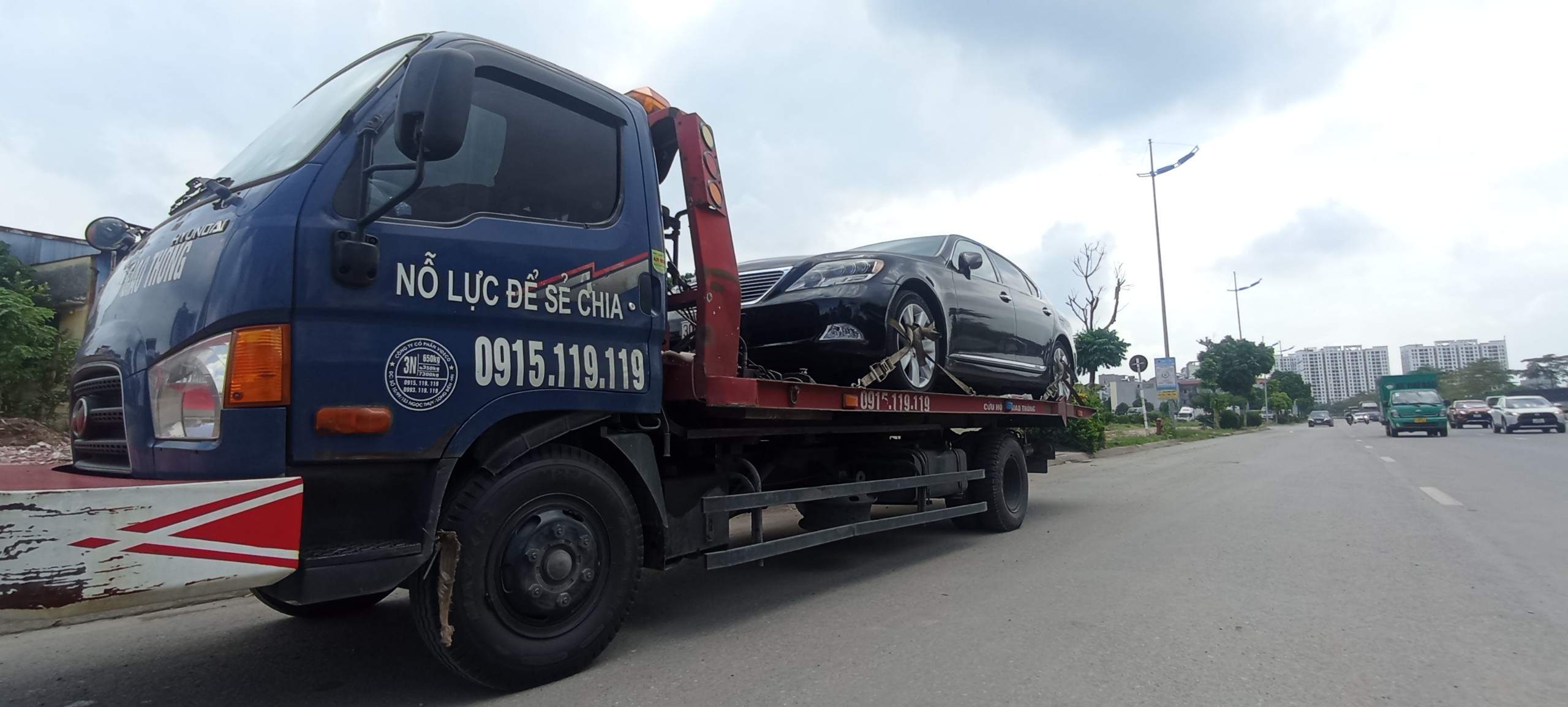 Tổng đài cứu hộ 119. Đơn vị cứu hộ giao thông chuyên nghiệp với 40 năm kinh nghiệm! Chúng tôi luôn cứu hộ ô tô Đội Cấn nhanh chóng và Chuyên Nghiệp Nhất! cứu hộ xe Khu Đô thị Việt Hưng Long Biên 24h