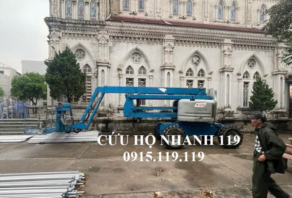 Cho xe nang KCN Dong Van