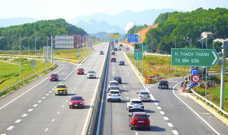 những điều cần biết khi sử dụng ô tô trên đường dài