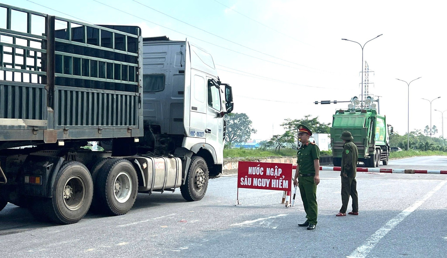 Cẩu xe cứu hộ: Giải pháp tối ưu cho các sự cố giao thông phức tạp