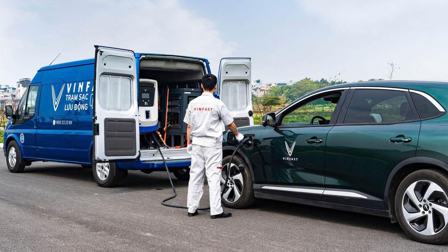 Số điện thoại cứu hộ xe Vinfast